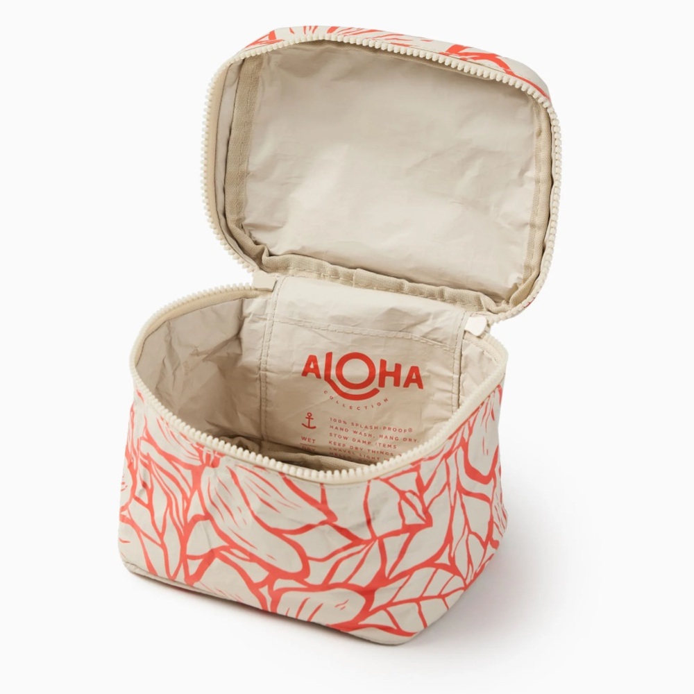New Aloha Collection Red floral print Cabin Crew - Picture 2 of 9